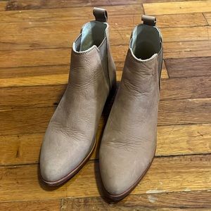 Nisolo Women’s Everyday Chelsea Boot Size 6 Tan Leather